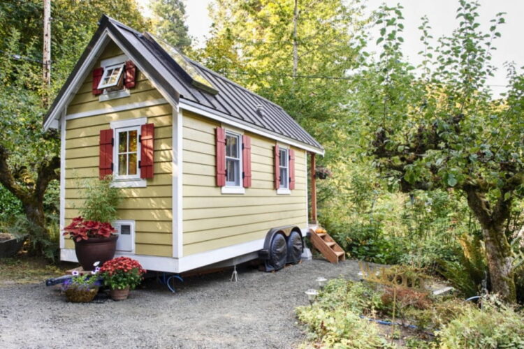 Quiet Cozy Bayside Bungalow in Olympia, Washington
