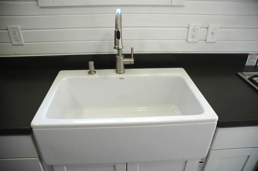 Apron sink - Clear Creek by Tiny Idahomes
