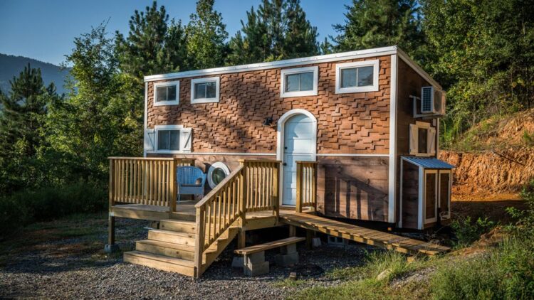 Southern cottage tiny house - Old Blue Chair at Live A Little Chatt