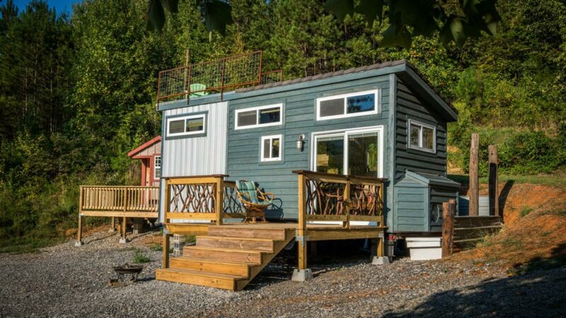 Tiny house with roof deck - Shangri-Little at Live A Little Chatt