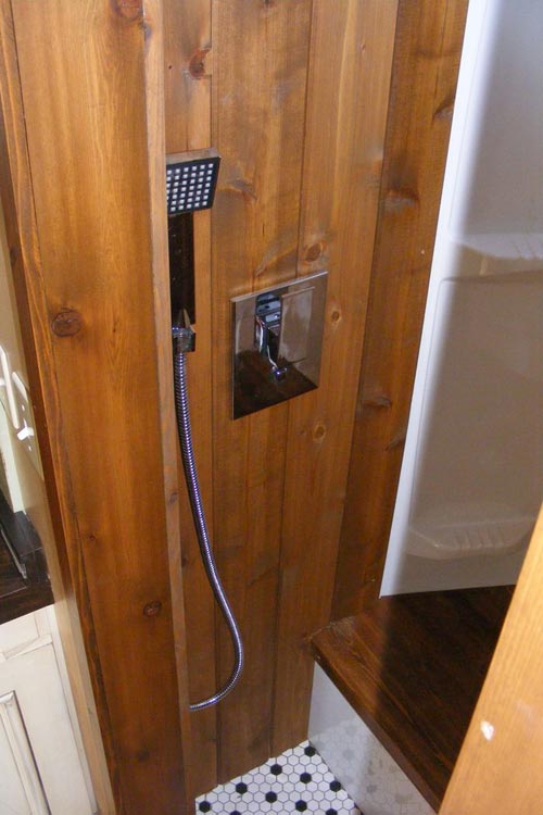 Shower Stall - DS 400 by Tiny By Design