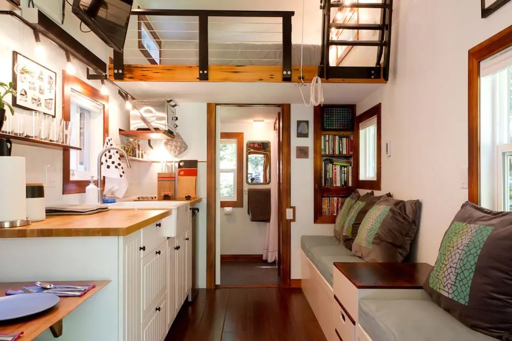 144 sq.ft. THOW - Makers Tiny House on Guemes Island