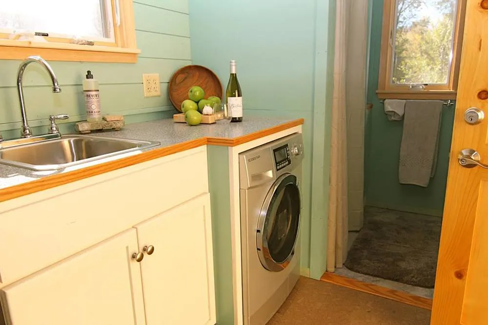 Kitchen Cabinet & Washer/Dryer - 5th Wheel Tiny House by Ken Leigh