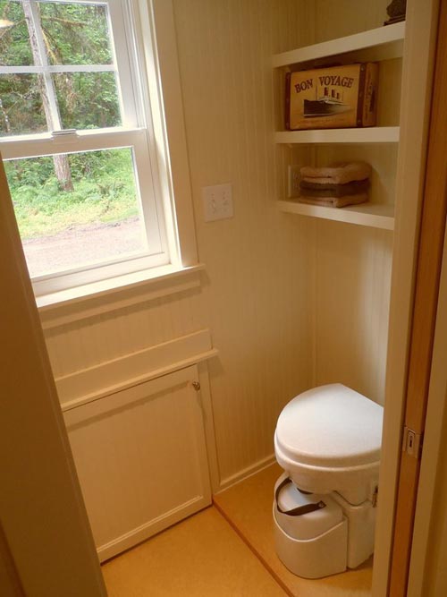 Composting Toilet - Ynez by Oregon Cottage Company
