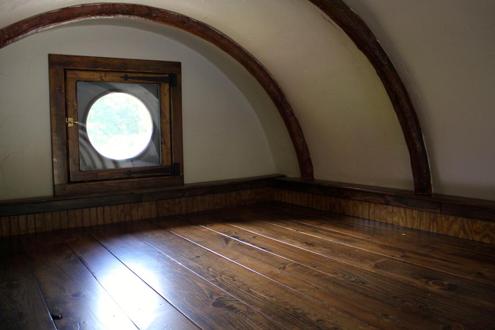 85 sq.ft. Bedroom Loft - Old Time Caravan by The Unknown Craftsmen