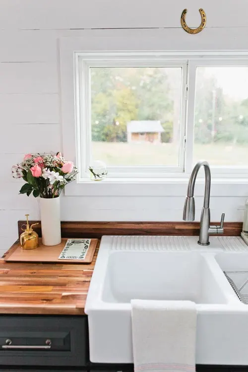 Farmhouse Sink - Golden by American Tiny House