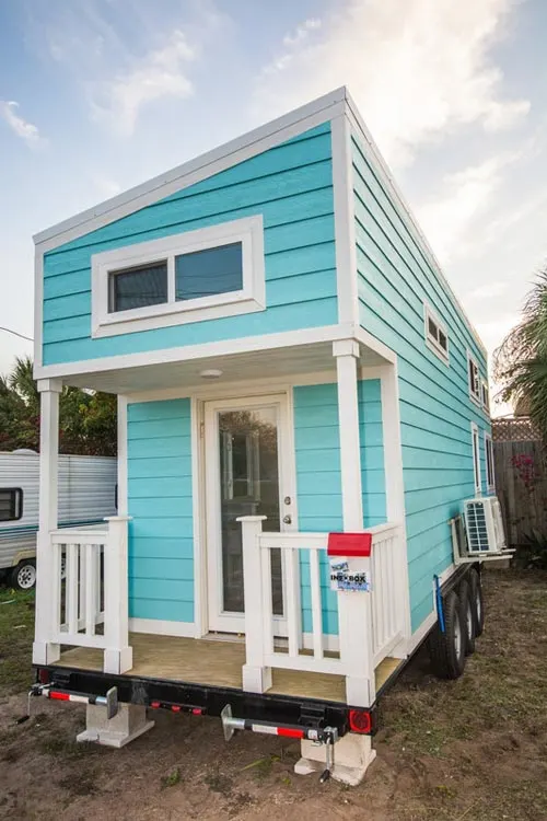 Tiny House Rental - Aqua Oasis by Modern Tiny Living
