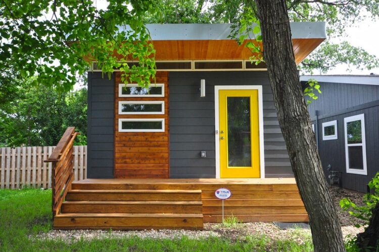 Modern Dwelling by Kanga Room Systems