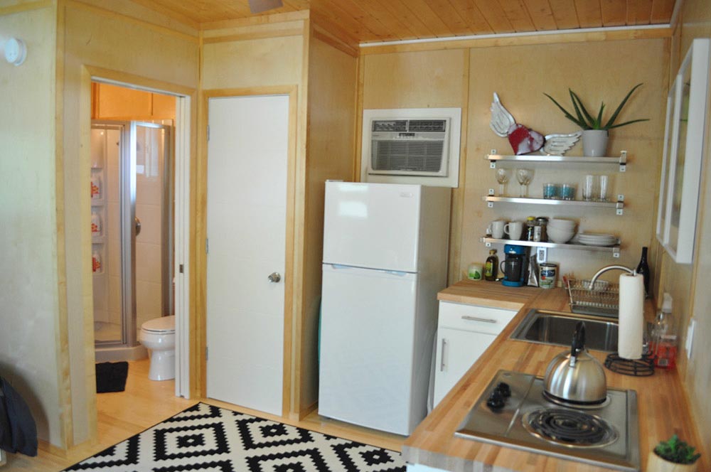 Closet - Modern Dwelling by Kanga Room Systems