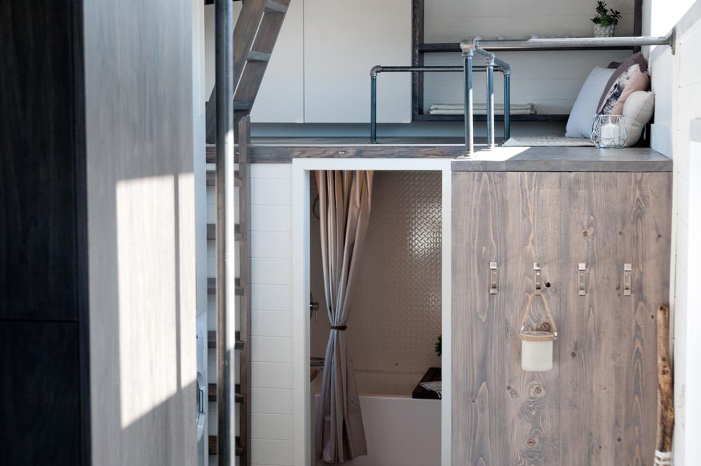 Bathroom & Loft - Sakura by Minimaliste