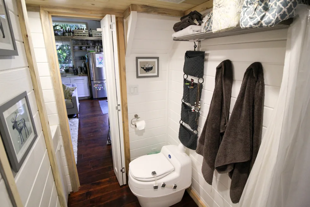 Bathroom - Urban Cabin by Portable Cedar Cabins