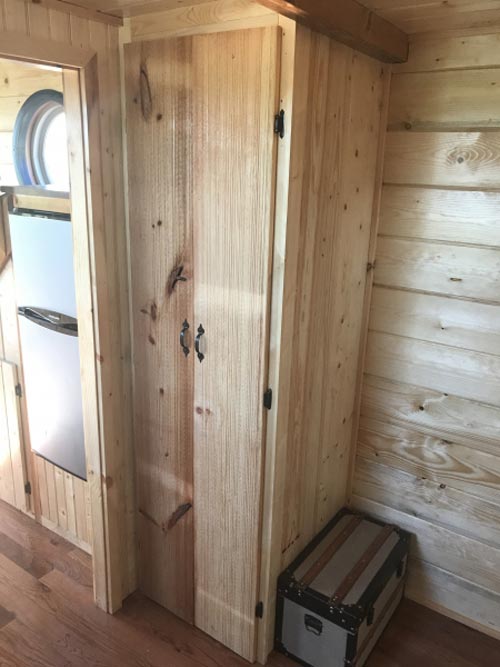 Bathroom Linen - Hobbit Hole by Incredible Tiny Homes