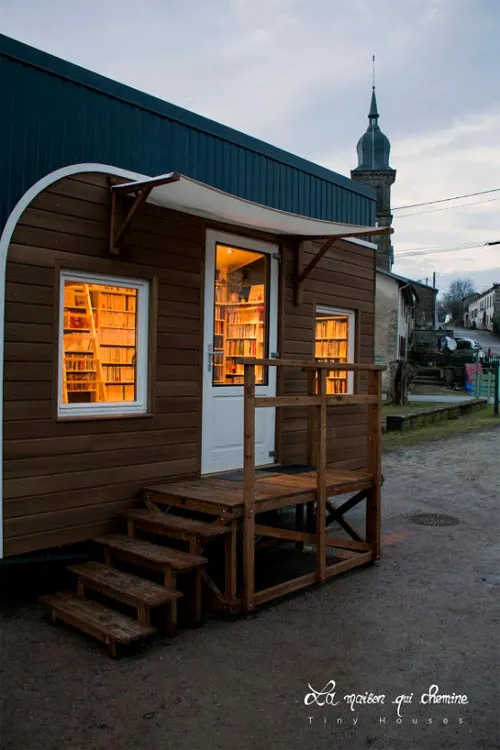 Front Porch - Bookshop by La Maison Qui Chemine
