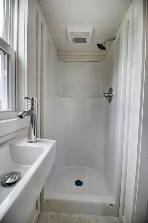 Shower Stall - Kokosing by Modern Tiny Living