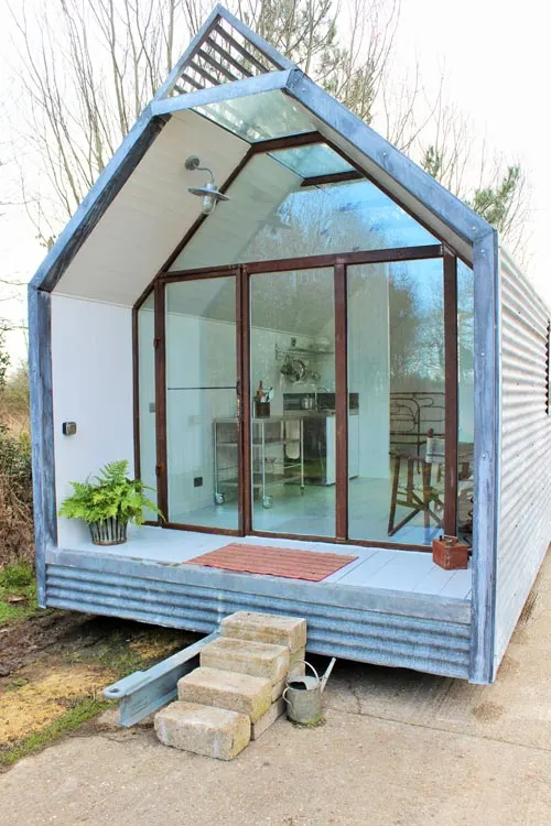 Veranda - Mini Cabin by Contemporary Shepherds Huts