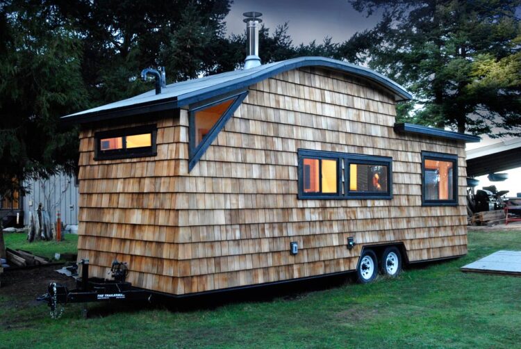 Curved 260 Micro Home by Structural Spaces