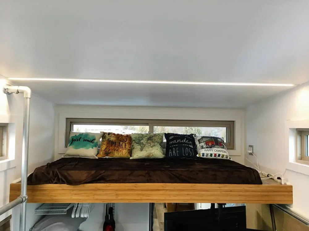 Sleeping Loft - Modern Scandinavian Tiny House Studio
