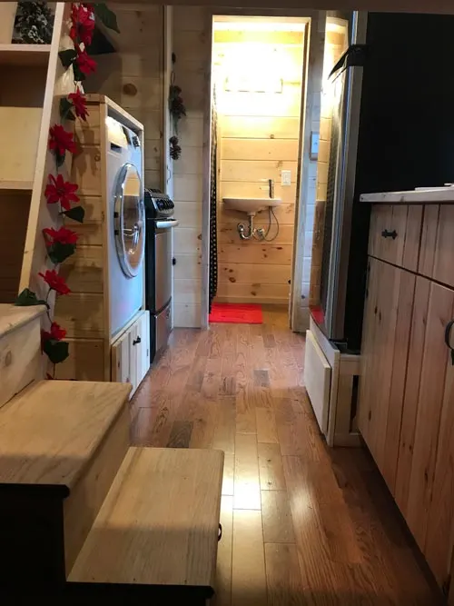 Flooring - Winter Haven by Incredible Tiny Homes