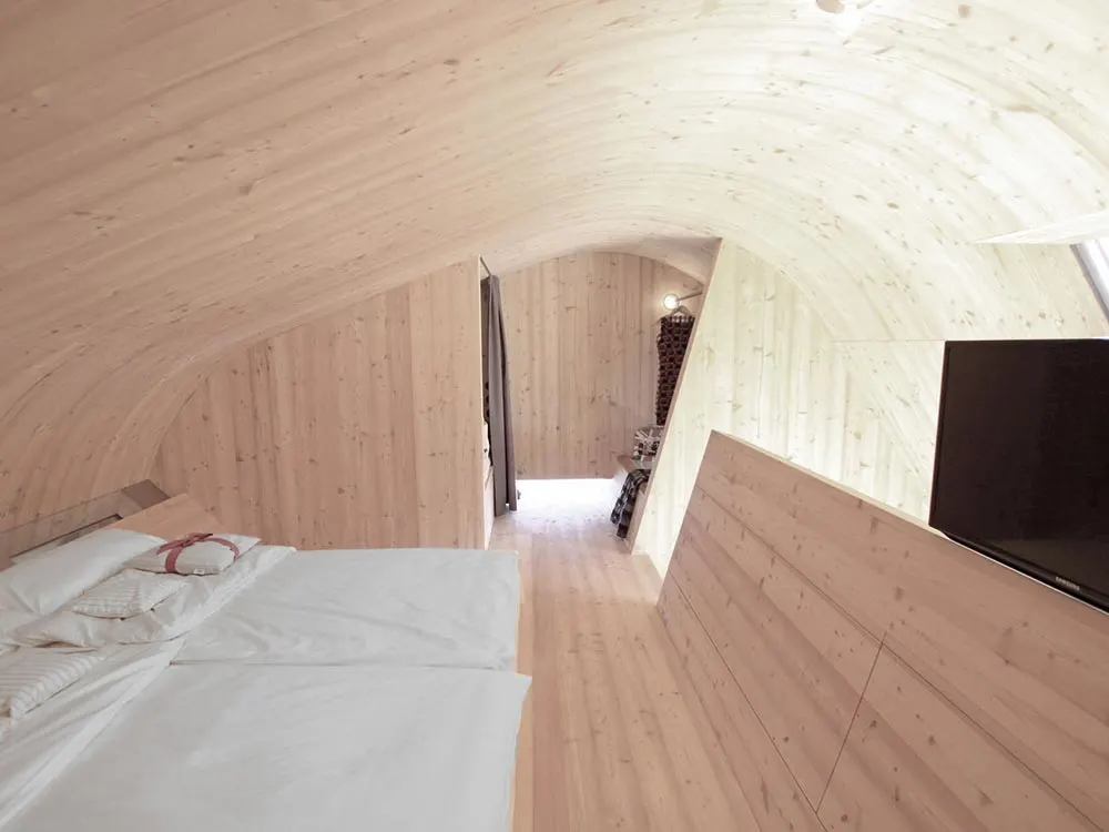 Curved Ceiling - Ufogel Tiny House