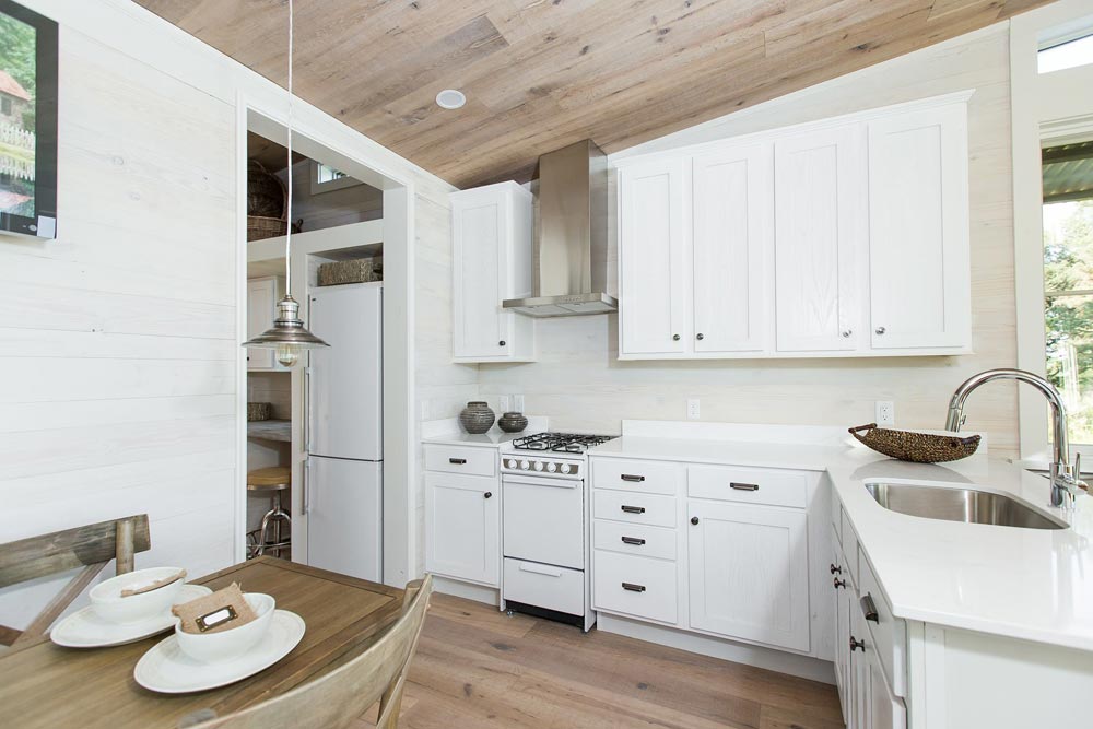 Kitchen - Saltbox by Designer Cottages