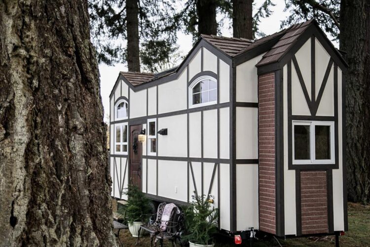 Tudor House by Tiny Heirloom