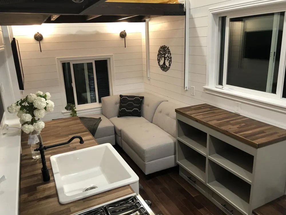 Farmhouse Sink - White House by Sun Bear Tiny Homes