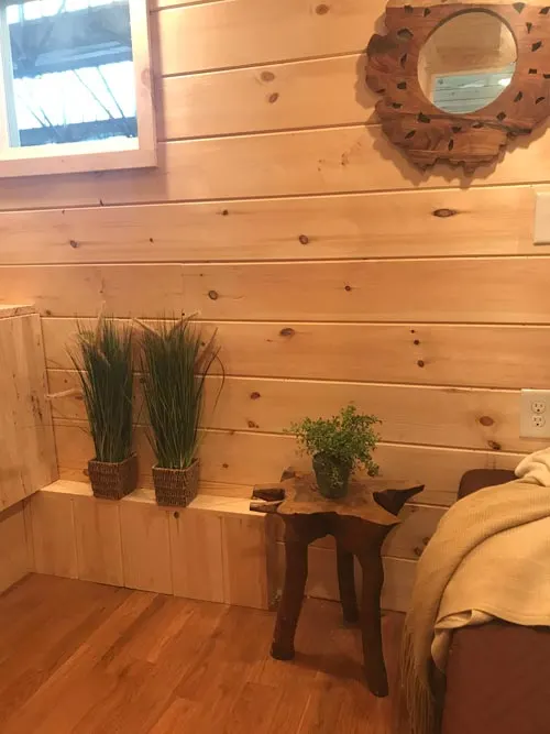 Decor - Bluegrass Beauty by Incredible Tiny Homes
