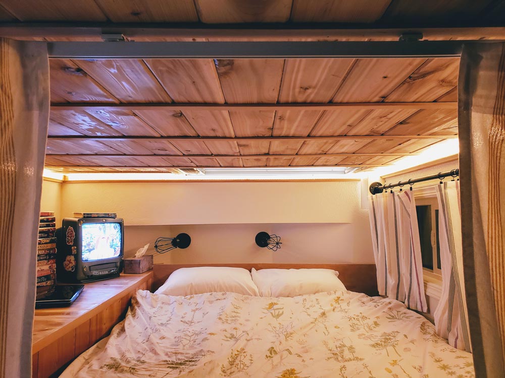 Bedroom Loft - Emerald Lodge by Pocket Mansions