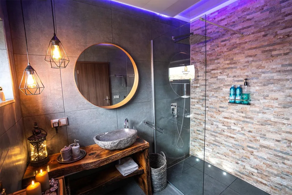 Luxury Bathroom - Panorama Glass Lodge