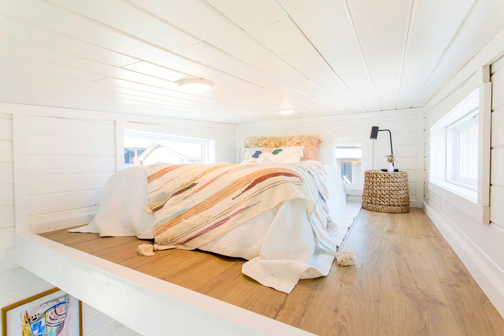 Bedroom Loft - Kerbey by ATX Tiny Casas