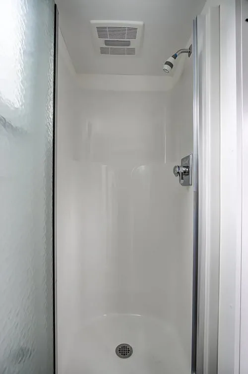 Fiberglass Shower - Rodanthe by Modern Tiny Living