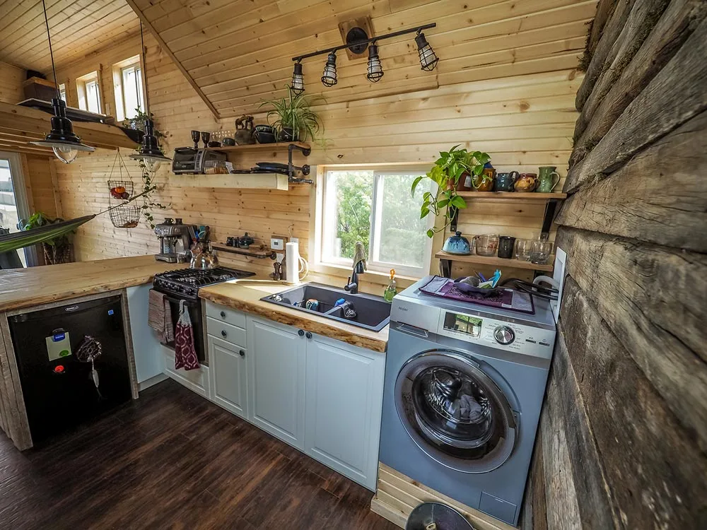 Kitchen Appliances - Raven by Blackbird Tiny Homes