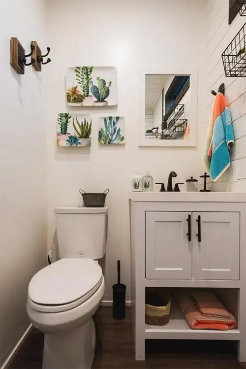 Bathroom - Mainsail by CargoHome