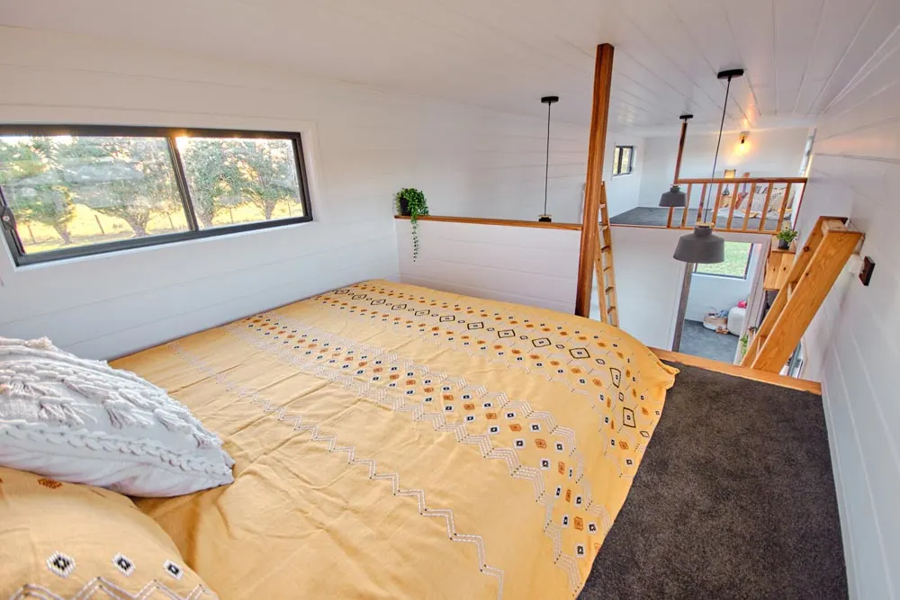 Queen Size Loft - Grand Sojourner by Häuslein Tiny House Co