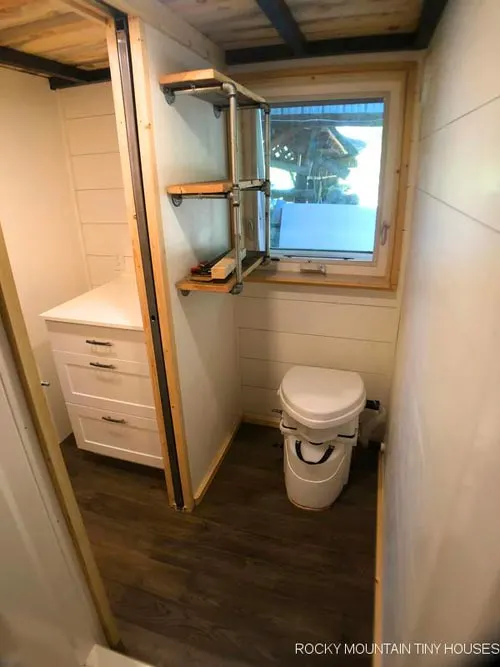 Bathroom - Timberwolf by Rocky Mountain Tiny Houses