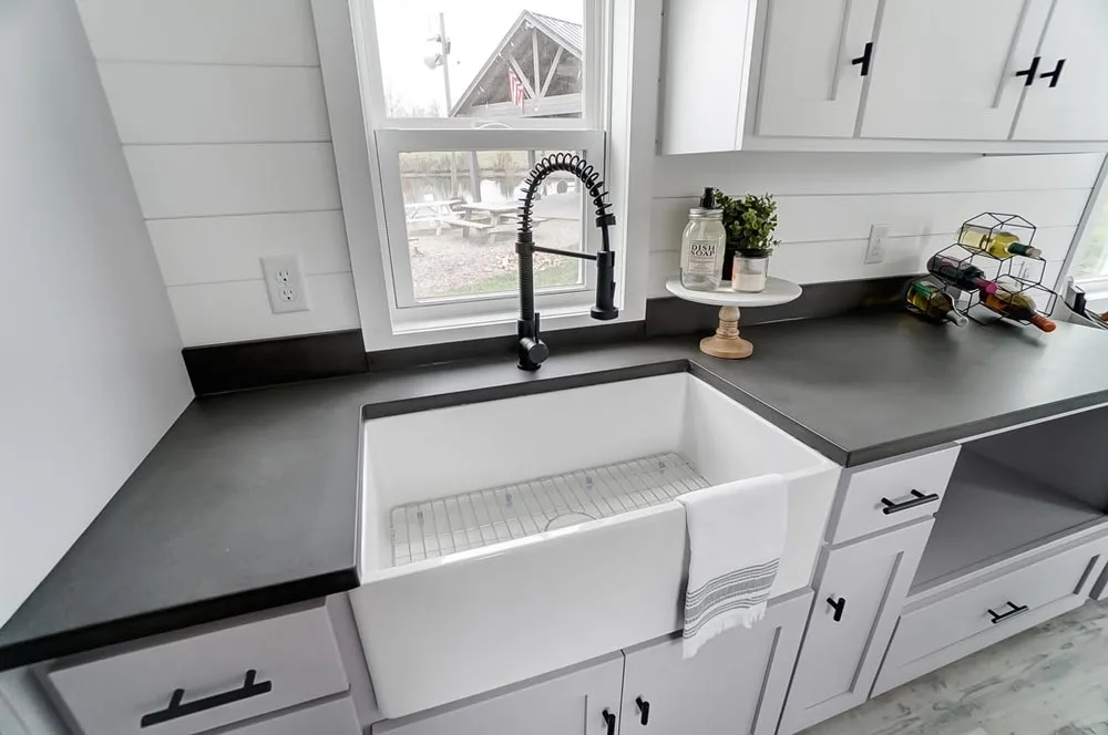 Farmhouse Sink - Niagara by Modern Tiny Living