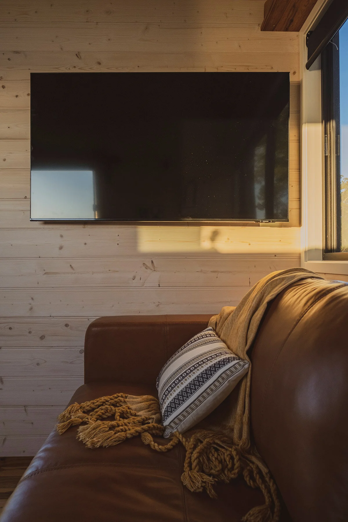 Couch & TV - Gunyah by Häuslein Tiny House Co