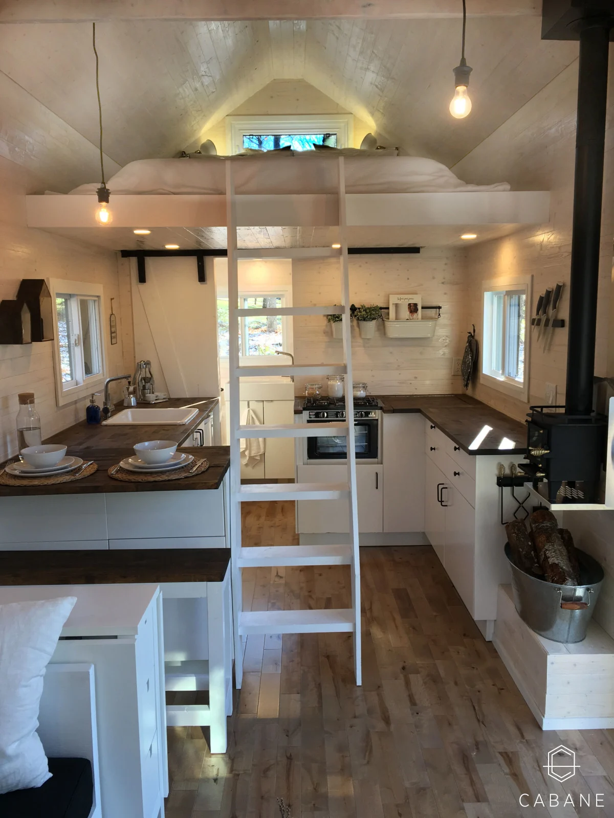 Interior View - Cabane Tiny Cabin