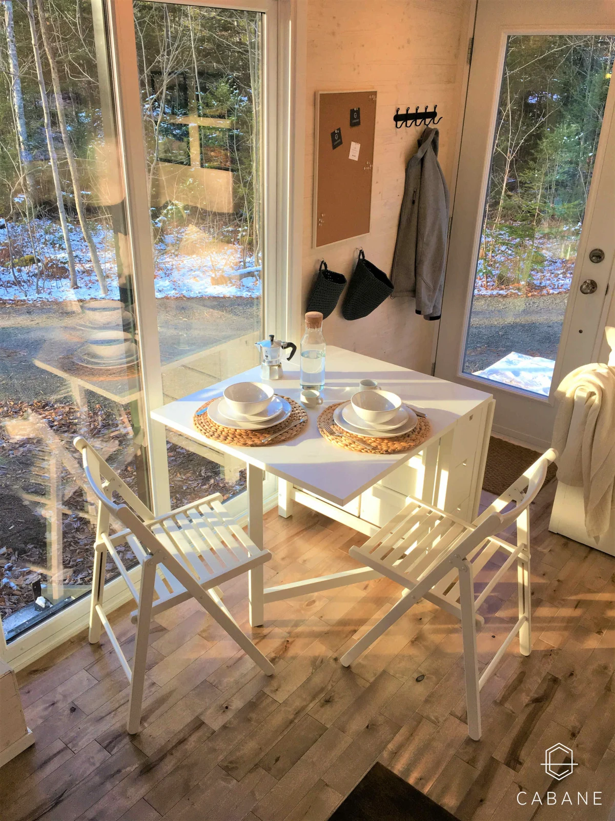 Lots of Natural Light - Cabane Tiny Cabin