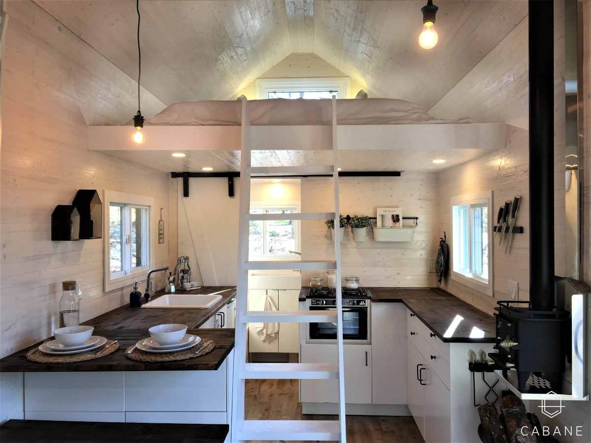 Large Kitchen - Cabane Tiny Cabin