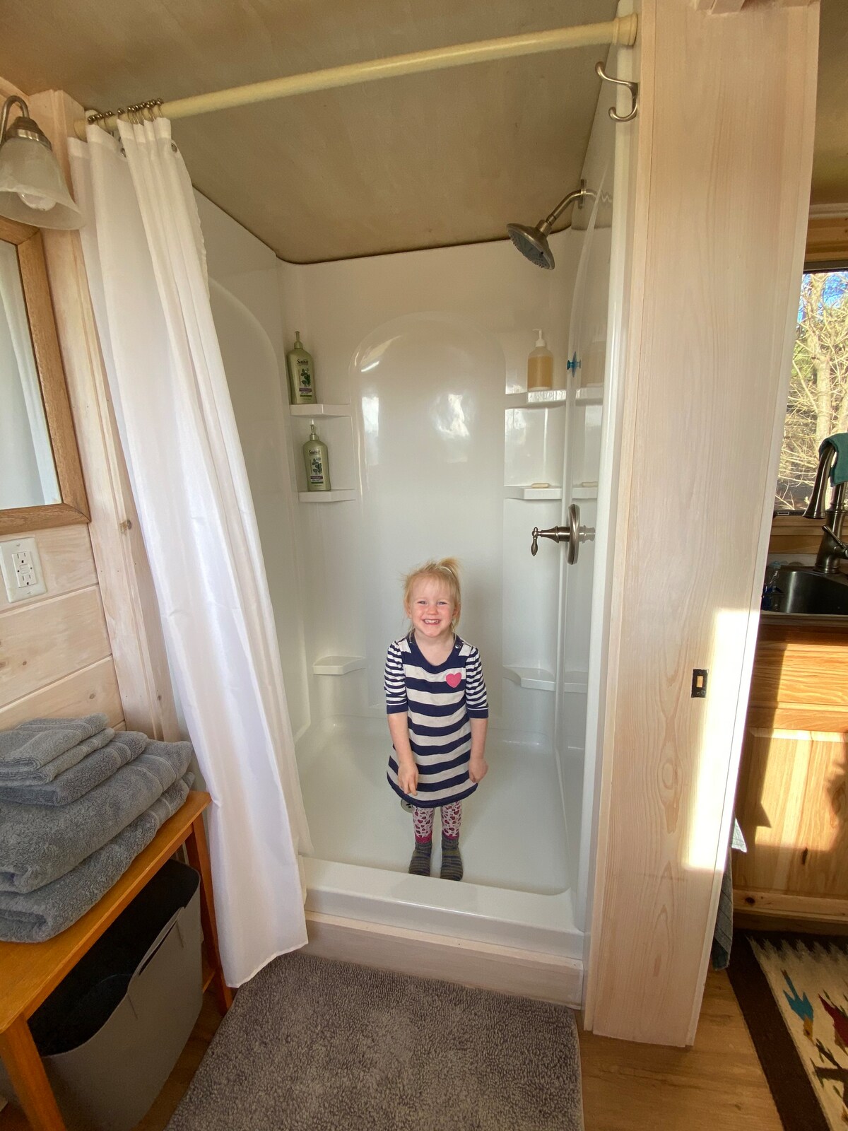 Crow's Nest Tiny House at Old Crow Ranch - Full Shower
