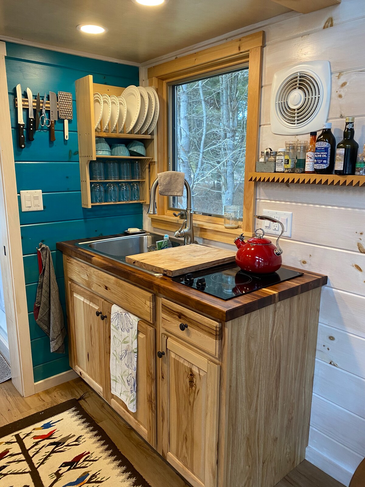 Crow's Nest Tiny House at Old Crow Ranch - Electric Cooktop