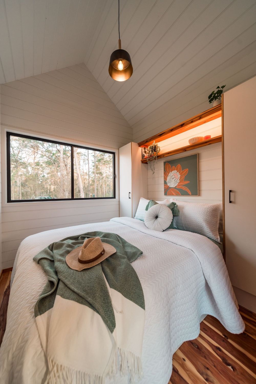 Tiny House with Main Floor Bedroom - Settler by Häuslein Tiny House Co