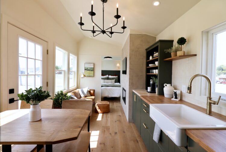 Country by Handcrafted Movement