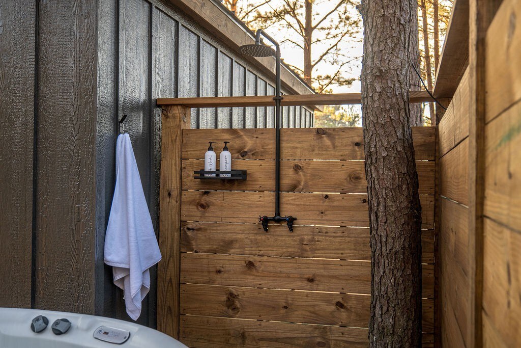 Outdoor Shower - Highland Cottages at Lake Guntersville