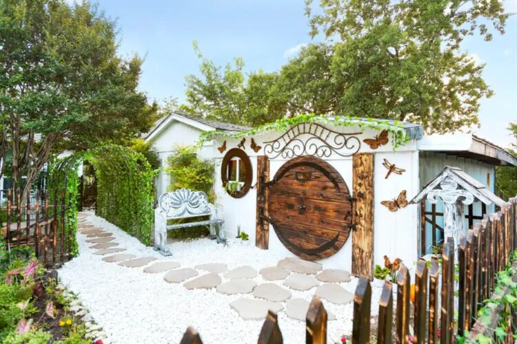 The Hobbit House of McKinney, Texas