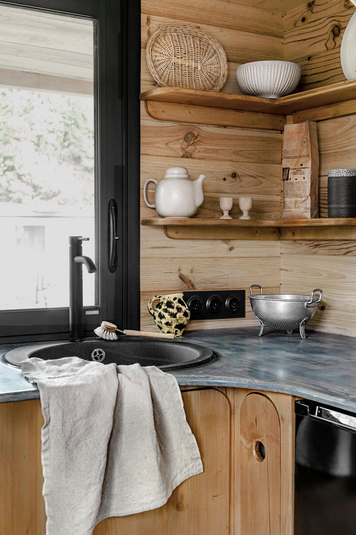 Kitchen Sink and Shelves - P'tit Nid Mobile Tiny House