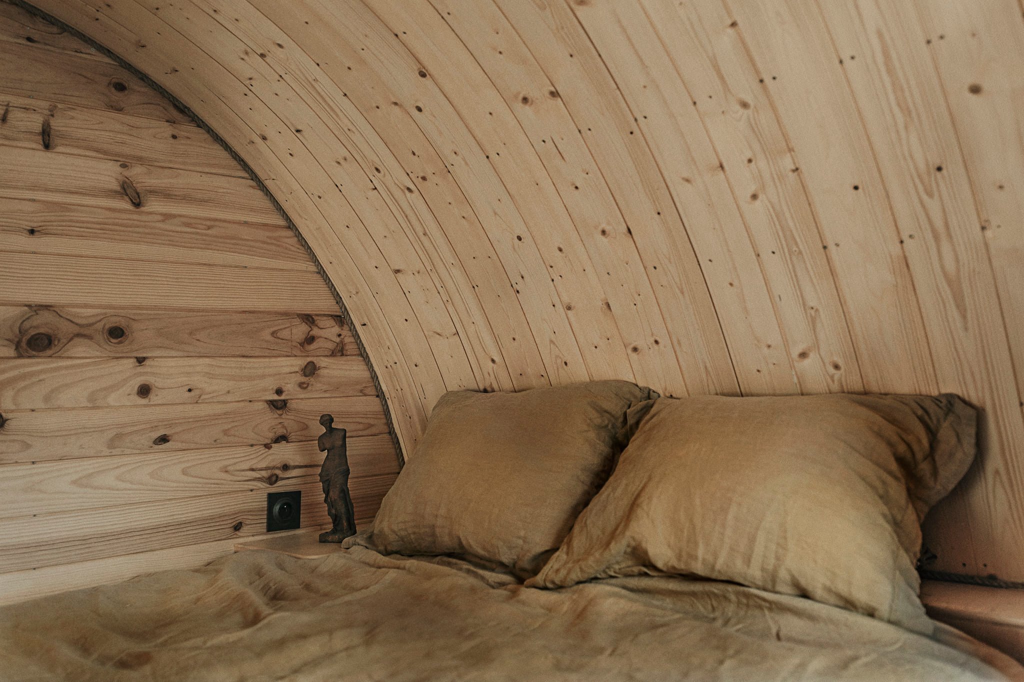 Curved Headboard - P'tit Nid Mobile Tiny House