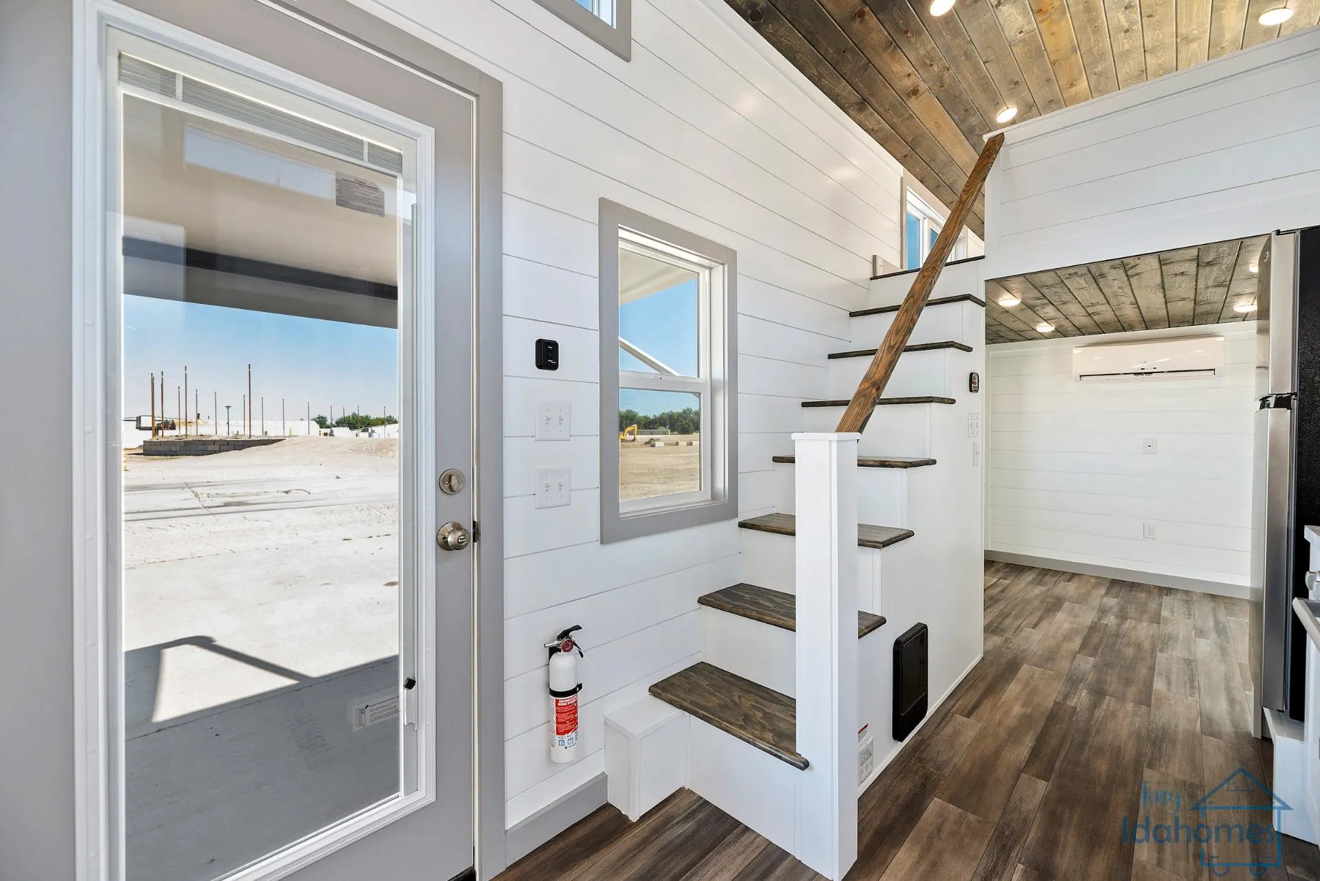 Entryway - Chamisas Carpathian by Tiny Idahomes