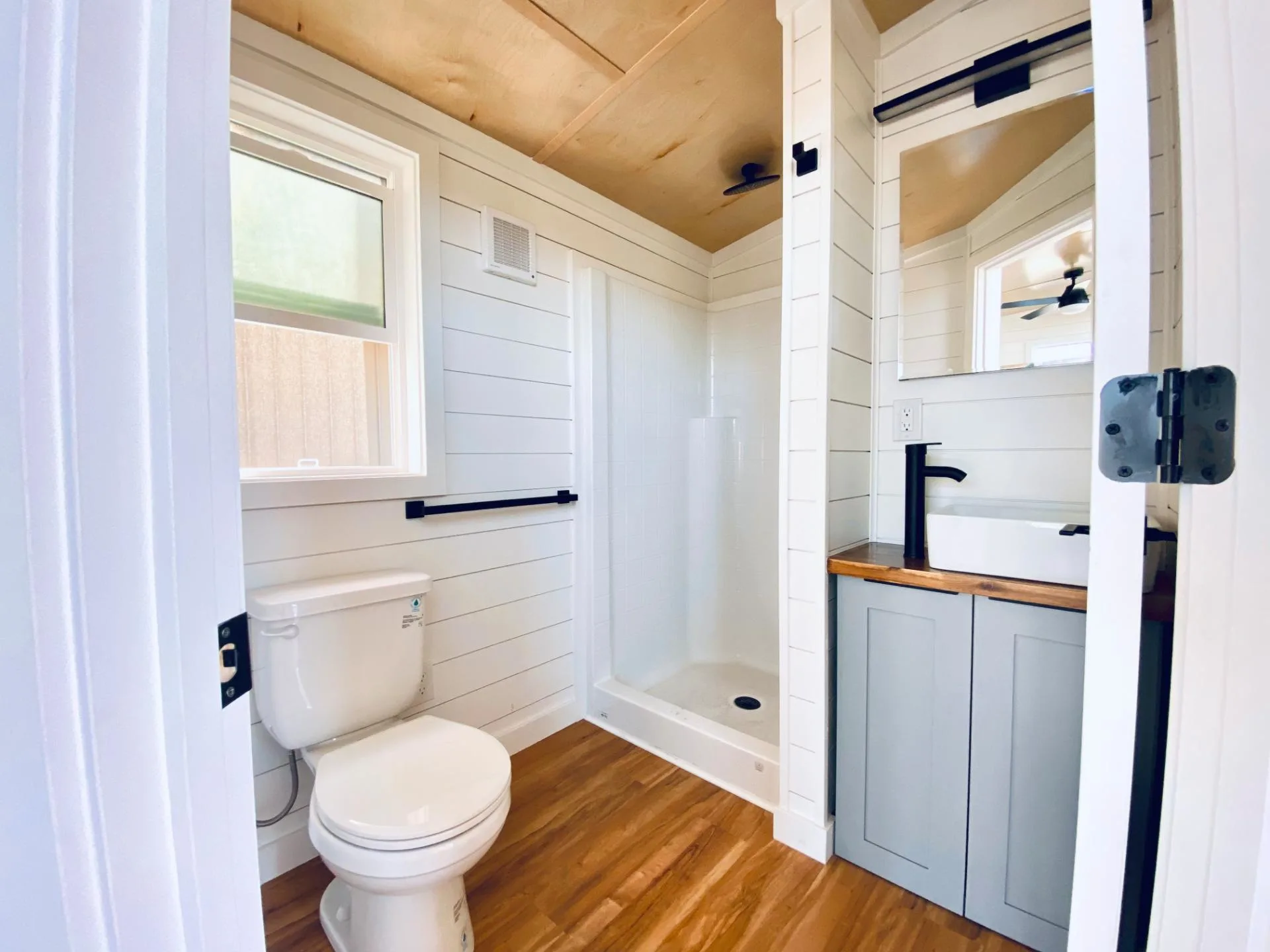 Full Bathroom - Vesta 32 by California Tiny House